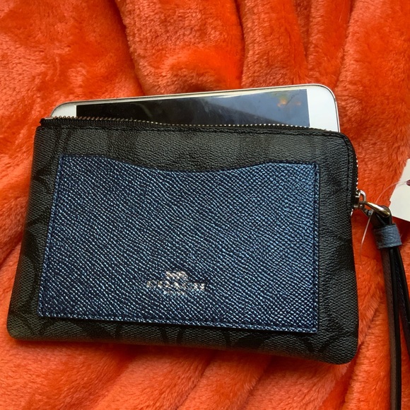 Coach monogram Black/metallic blue wristlet - Picture 13 of 16